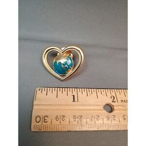 Vintage Avon Gold Tone Heart Earth Day Globe Lapel Pin Brooch Fashion Jewelry